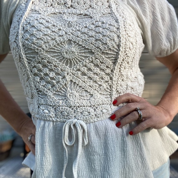 Womens crochet, boho cream top. Can dress up or down, size small - Picture 4 of 5